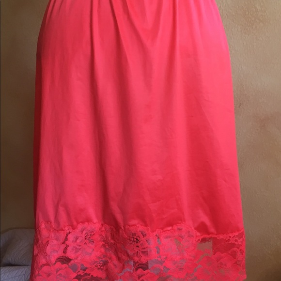 Vintage half slip cherry red size small - Picture 6 of 6